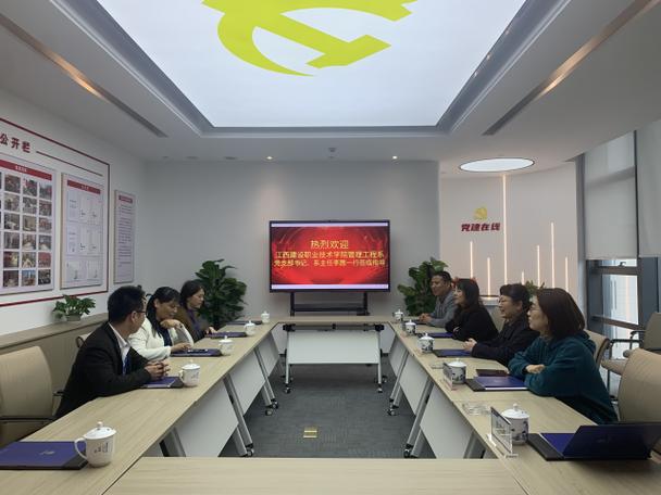 校企合作新篇章 中禾元丰建设工程总经办主任胡龙华与毕业生代表杨巍出席中禾技术交流活动